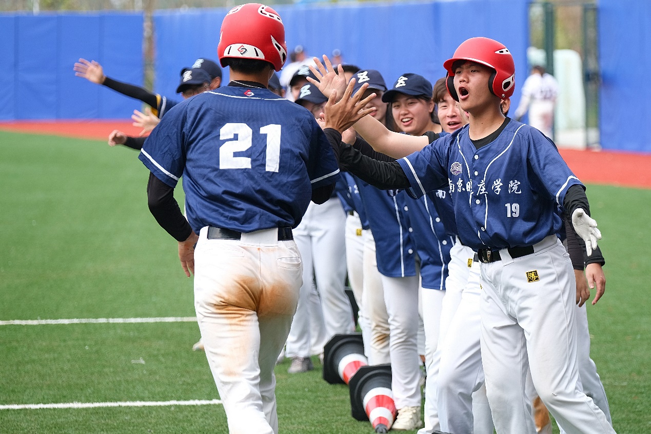 我校棒垒球队荣获全国慢投垒球锦标赛八强