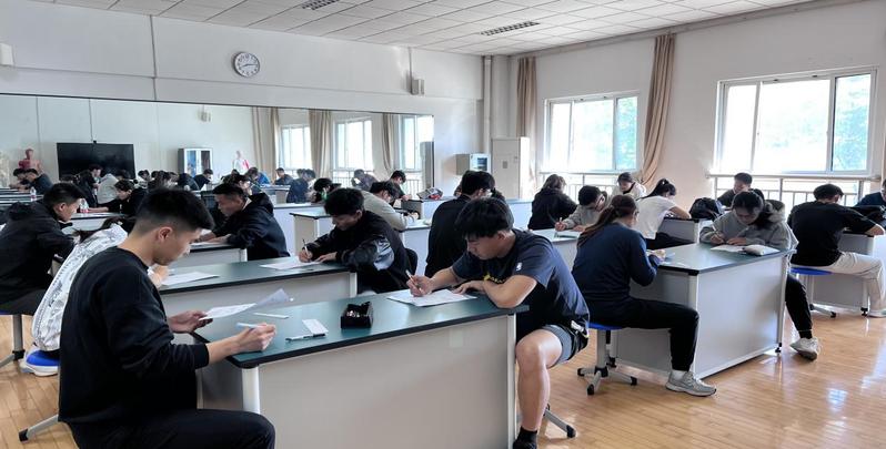 我院举办第八届师范生教学基本功...