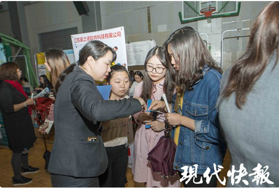 体育学院党总支书记胡辰告诉记者,今年晓庄学院体育教育专业30名毕业